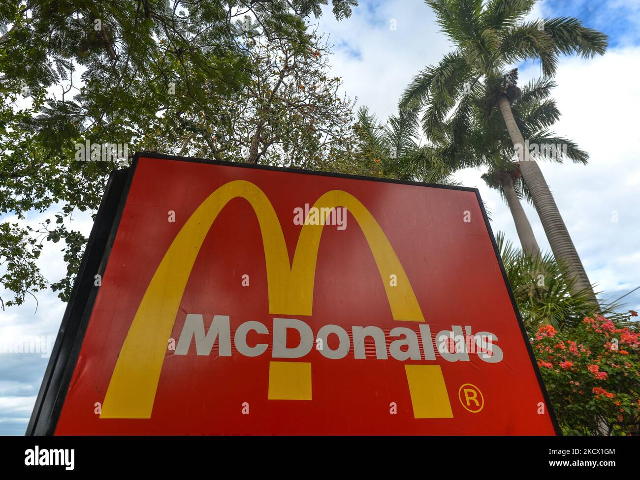 McDonalds-Tafel auf dem Paseo de Montejo, einer bemerkenswerten Straße von Mérida. Am Dienstag, den 30. November 2021, in Merida, Yucatan, Mexiko. (Foto von Artur Widak/NurPhoto) Stockfoto