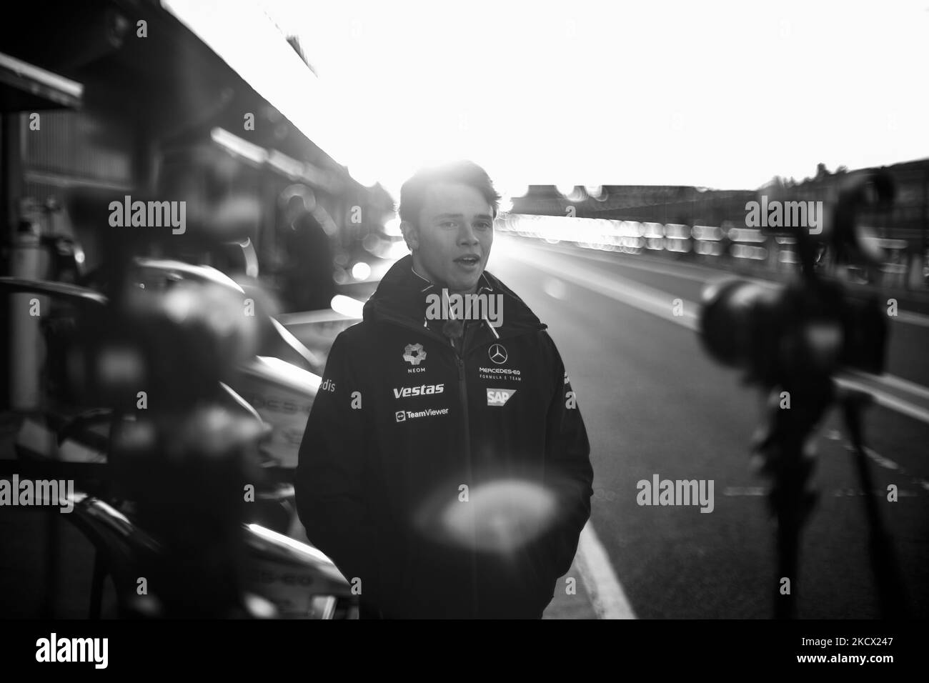 (Anmerkung der Redaktion: In schwarz-weiß bearbeitet)Nyck de Vries (NED), Mercedes EQ Formula E Team, Portrait während der Saison 8 ABB Formel E Vorsaison Test auf dem Circuit Ricardo Tormo in Valencia am 1.. Und 2.. Dezember in Spanien. (Foto von Xavier Bonilla/NurPhoto) Stockfoto