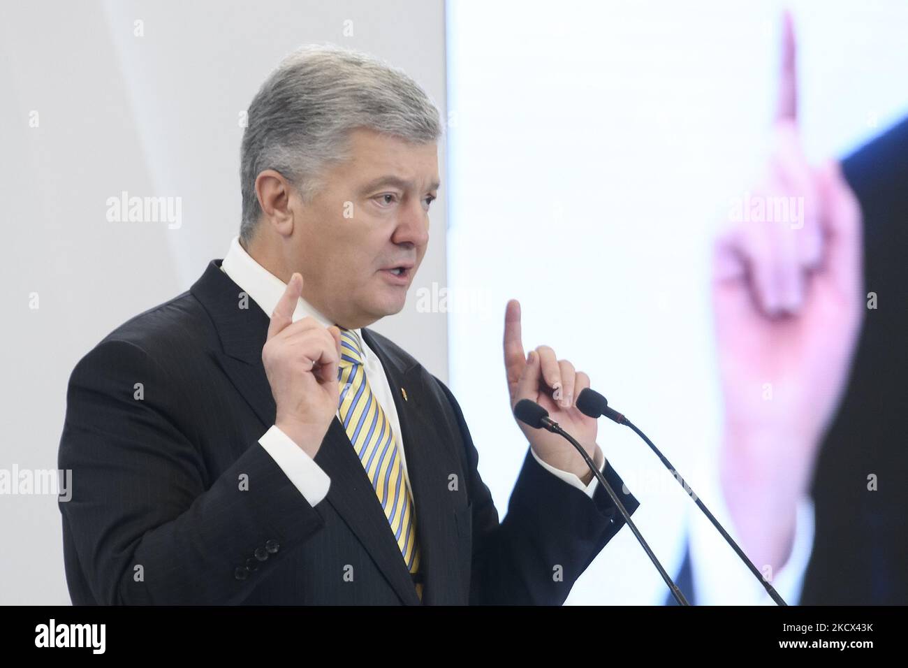 Der fünfte Präsident der Ukraine, Petro Poroschenko, während des Kiew-Sicherheitsforums am 1. Dezember 2021 in Kiew, Ukraine (Foto: Maxym Marusenko/NurPhoto) Stockfoto