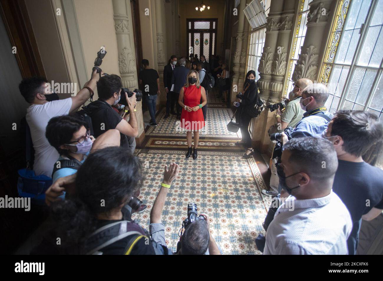Die stellvertretende Abgeordnete Myriam Bregman wird auf dem argentinischen Kongress vor dem Eid, vier Jahre lang auszuüben, in Buenos Aires, Argentinien, am 7. Dezember 2021 gesehen. (Foto von Matías Baglietto/NurPhoto) Stockfoto