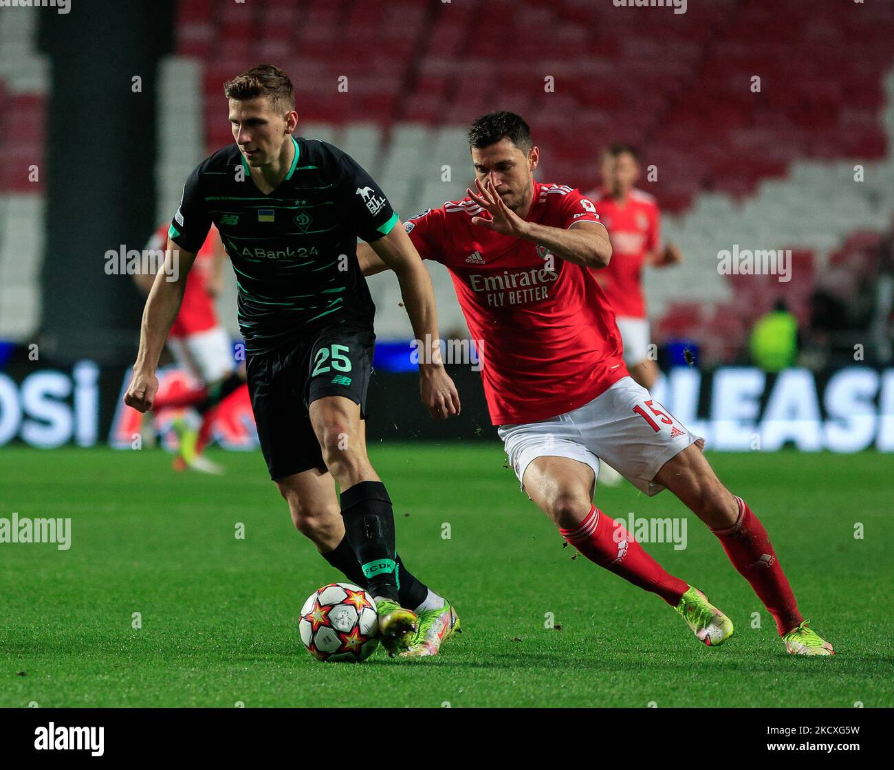 Illia Zabarnyi vom FC Dynamo Kiew beim UEFA Champions League-Spiel der Gruppe E zwischen SL Benfica und Dinamo Kiev am 08. Dezember 2021 im Estadio da Luz in Lissabon, Portugal. (Foto von Paulo Nascimento/NurPhoto) Stockfoto