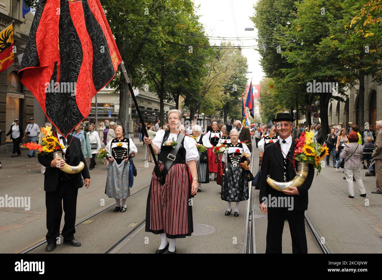 Schweiz: Folkloristische Straßenparade Stockfoto
