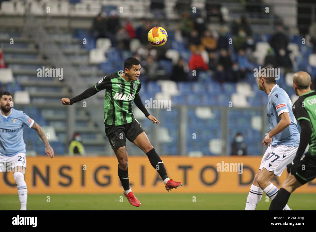 Rogerio (Sassuolo) mit dem Kopf während des spiels der italienischen Fußballserie A US Sassuolo gegen SS Lazio am 12. Dezember 2021 im MAPEI-Stadion in Reggio Emilia, Italien (Foto: Massimiliano Carnabuci/LiveMedia/NurPhoto) Stockfoto