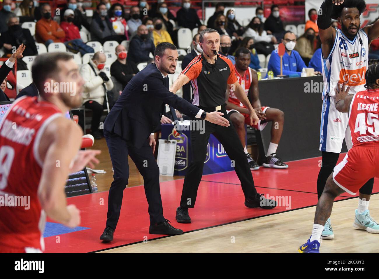 Couach ADRIANO VERTEMATI OpenJobMetis Varese während des LBA Italien Championship Matches zwischen Openjobmetis Varese und Devi Napoli Basket, in Varese, Italien, am 12. Dezember 2021. (Foto von Fabio Averna/NurPhoto) Stockfoto