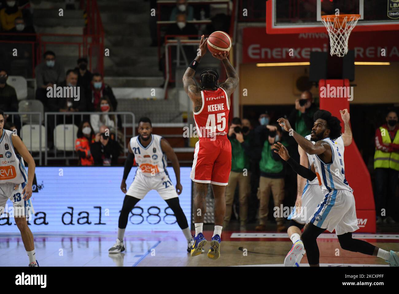 45 Keene Marcus Openjobmetis Varese während des LBA Italien Championship Spiels zwischen Openjobmetis Varese und Devi Napoli Basket, in Varese, Italien, am 12. Dezember 2021. (Foto von Fabio Averna/NurPhoto) Stockfoto