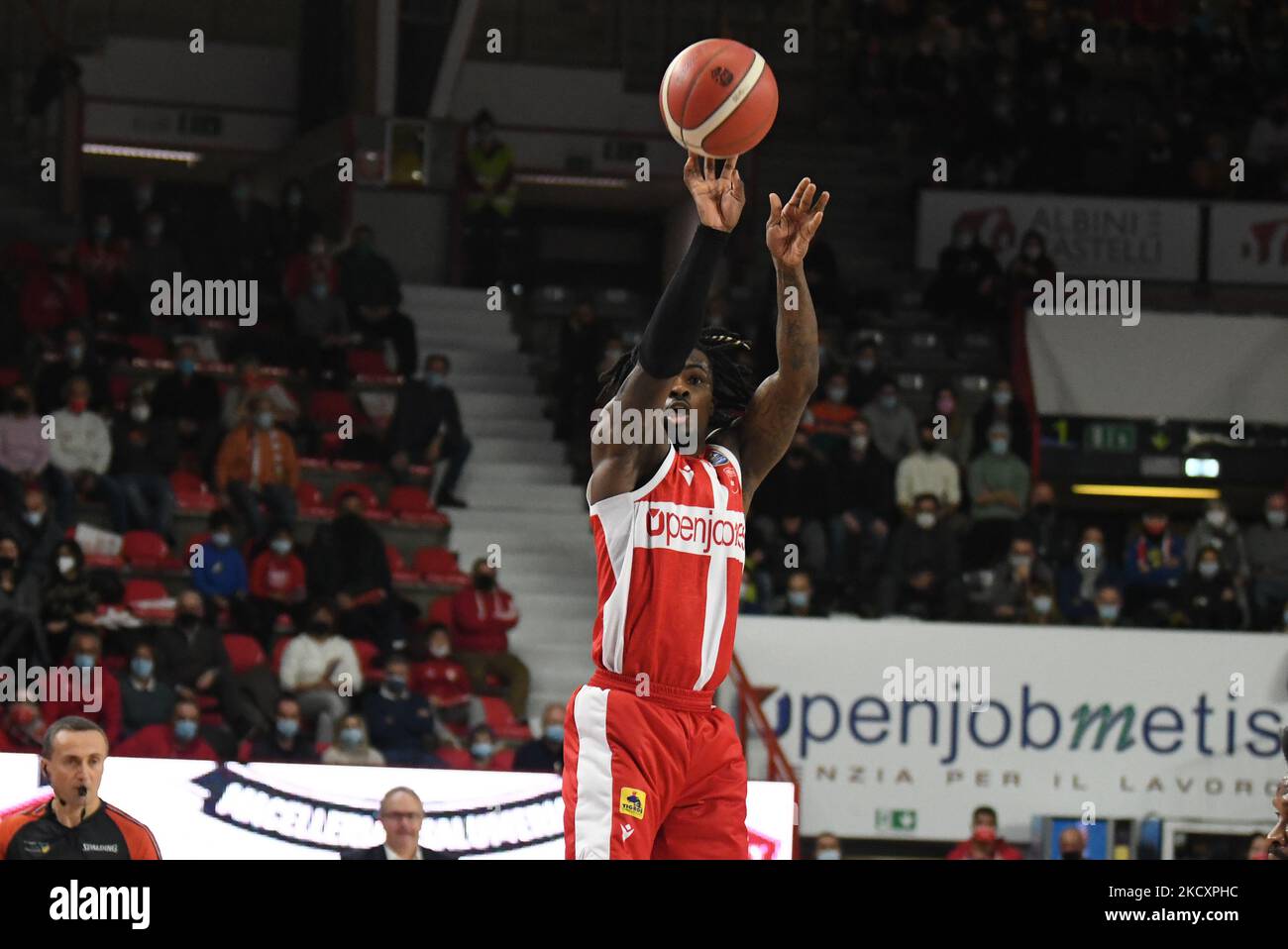 -7 Anthony Beane OpenJobMetis Varese während des LBA Italien Championship Spiels zwischen Openjobmetis Varese und Devi Napoli Basket, in Varese, Italien, am 12. Dezember 2021. (Foto von Fabio Averna/NurPhoto) Stockfoto