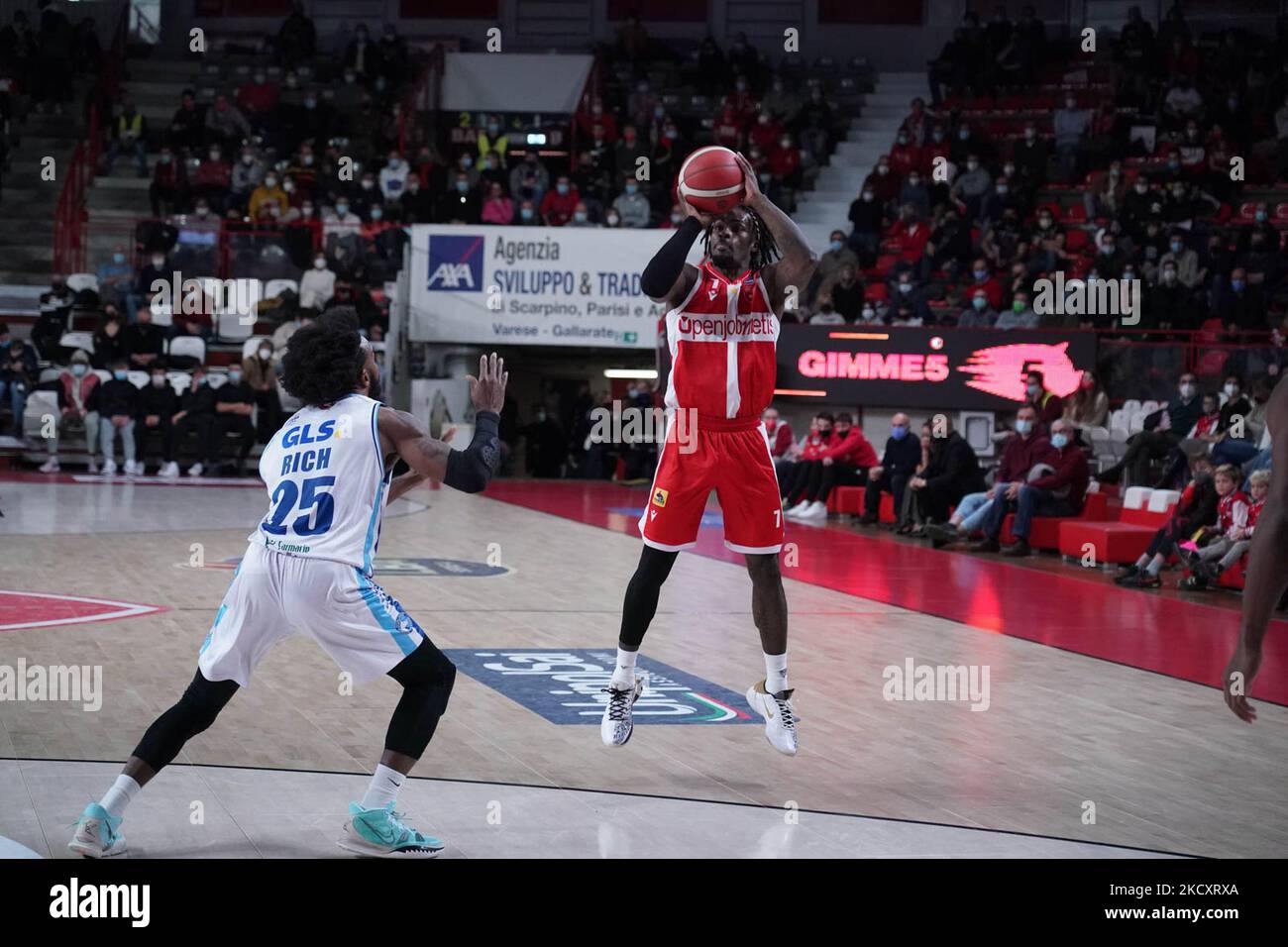 -7&#X9;Anthony Beane OpenJobMetis Varese während des LBA Italien Championship Matches zwischen Openjobmetis Varese und Devi Napoli Basket, in Varese, Italien, am 12. Dezember 2021. (Foto von Fabio Averna/LiveMedia/NurPhoto) Stockfoto