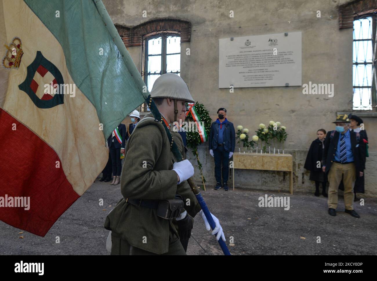 Reenaktoren in italienischen Armeeuniformen während der Feier des 100. Jahrestages des unbekannten Soldaten in Bassano del Grappa. Am Sonntag, den 17. Oktober 2021, in Bassano del Grappa, Venetien, Italien. (Foto von Artur Widak/NurPhoto) Stockfoto