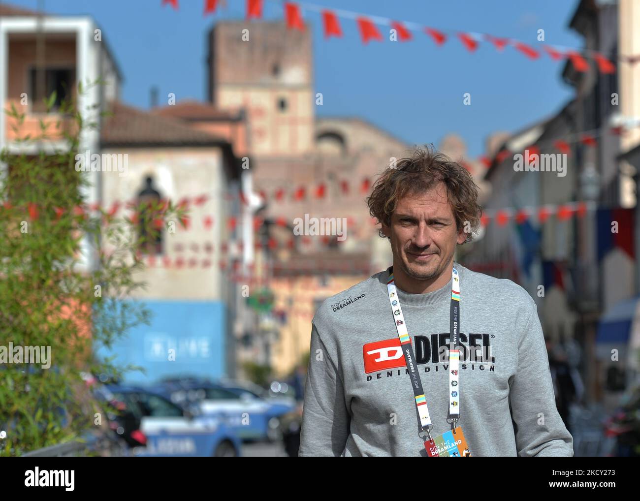 Filippo Pozzato, ein ehemaliger italienischer Rennradprofi und Organisator des Rennens „Ride the Dreamland“, zu sehen beim Start von Granfondo VENEtoGO auf der Piazza Pierobon, Cittadella. Am Samstag, den 16. Oktober 2021, in Cittadella, Venetien, Italien. (Foto von Artur Widak/NurPhoto) Stockfoto