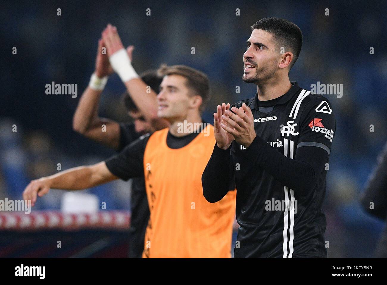 Arkadiusz Reca von Spezia Calcio feiert den Sieg während des Serie-A-Spiels zwischen SSC Napoli und Spezia Calcio am 22. Dezember 2021 im Stadio Diego Armando Maradona, Neapel, Italien. (Foto von Giuseppe Maffia/NurPhoto) Stockfoto