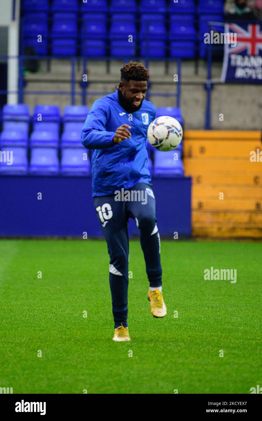 Offrande Zanzala von Barrow FC erwärmt sich während des Sky Bet League 2-Spiels zwischen Tranmere Rovers und Barrow am Sonntag, den 26.. Dezember 2021 im Prenton Park, Birkenhead. (Foto von Ian Charles Mi News/NurPhoto) Stockfoto