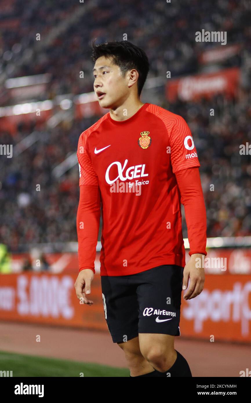 19 Lee Kang in von RCD Mallorca während des La Liga Santander Spiels zwischen RCD Mallorca und FC Barcelona im Son Moix Stadium am 02. Januar 2022 in Mallorca, Spanien. (Foto von Xavier Bonilla/NurPhoto) Stockfoto