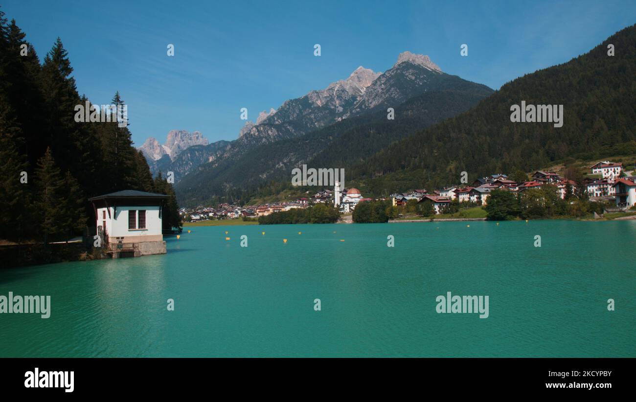 Blick auf den Auronzo-See, auch bekannt als Santa Caterina-See, in Auronzo di Cadore, Italien, am 14. September 2020. Der Auronzo-See liegt in der Nähe der Stadt Auronzo di Cadore in den Dolomiten. (Foto von Manuel Romano/NurPhoto) Stockfoto