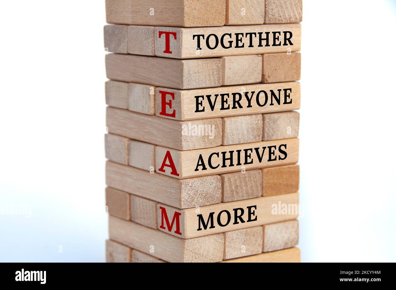 Gemeinsam erreichen alle mehr – TEAM. Teamwork-Konzept. Stockfoto
