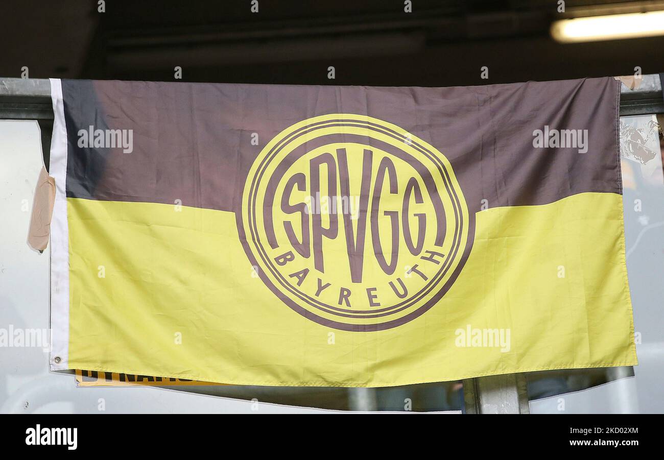 Duisburg, Deutschland. 05. Nov, 2022. firo: 05.11.2022, Fußball, Fußball, 3. Division, 3. Bundesdivision, Saison 2022/2023, 22/23, 15. Spieltag MSV Duisburg - Spielvereinigung, SpVgg Bayreuth Spielvereinigung, SpVgg Bayreuth, Flagge, Wappen, Logo, Symbol Credit: dpa/Alamy Live News Stockfoto