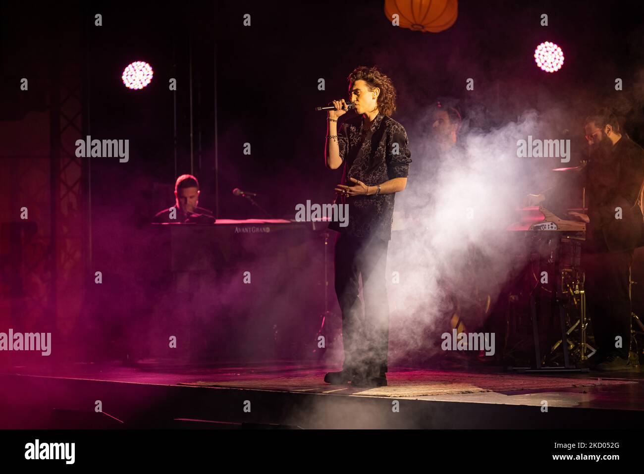 Michele Bravi spielt am 19. Dezember 2021 live am Teatro Degli Arcimboldi in Mailand, Italien. (Foto von Alessandro Bremec/NurPhoto) Stockfoto