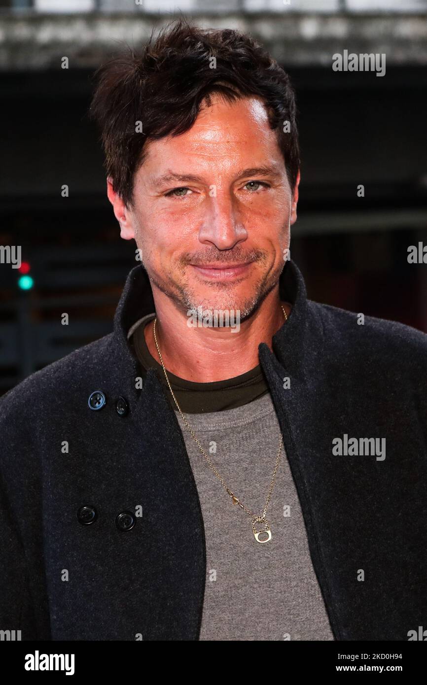 Simon Rex kommt am 15. Januar 2022 während des MFW 2022 in Mailand im Palazzo Parigi an (Foto: Mairo Cinquetti/NurPhoto) Stockfoto