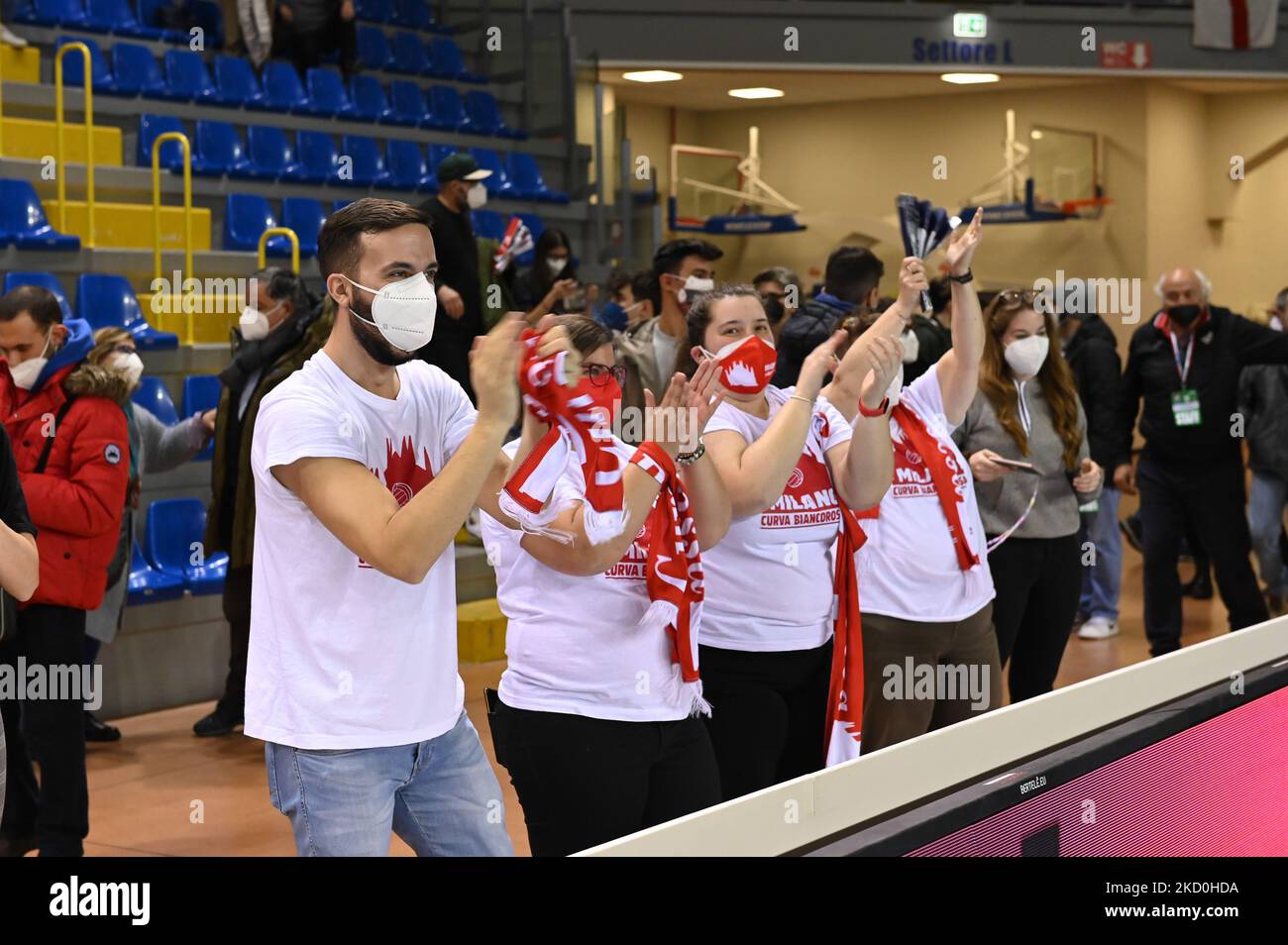 Unterstützer der Allianz Milano beim Finale des italienischen Volleyball-Mannschaftscups - Cucine Lube Civitanova gegen Allianz Milano am 16. Januar 2022 beim Eurosuole Forum in Civitanova Marche, Italien (Foto: Roberto Bartomeoli/LiveMedia/NurPhoto) Stockfoto