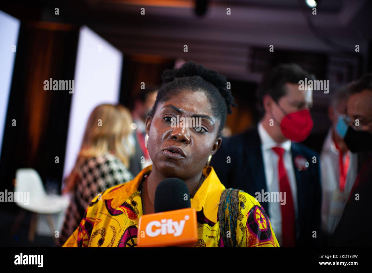 Francia Marquez, Mitglied der politischen Kolumnisserie „Pacto Historico“, spricht während der ersten Debatte über Präsidentschaftskandidaten in Bogota, Kolumbien, am 25. Januar 2022. (Foto von Sebastian Barros/NurPhoto) Stockfoto