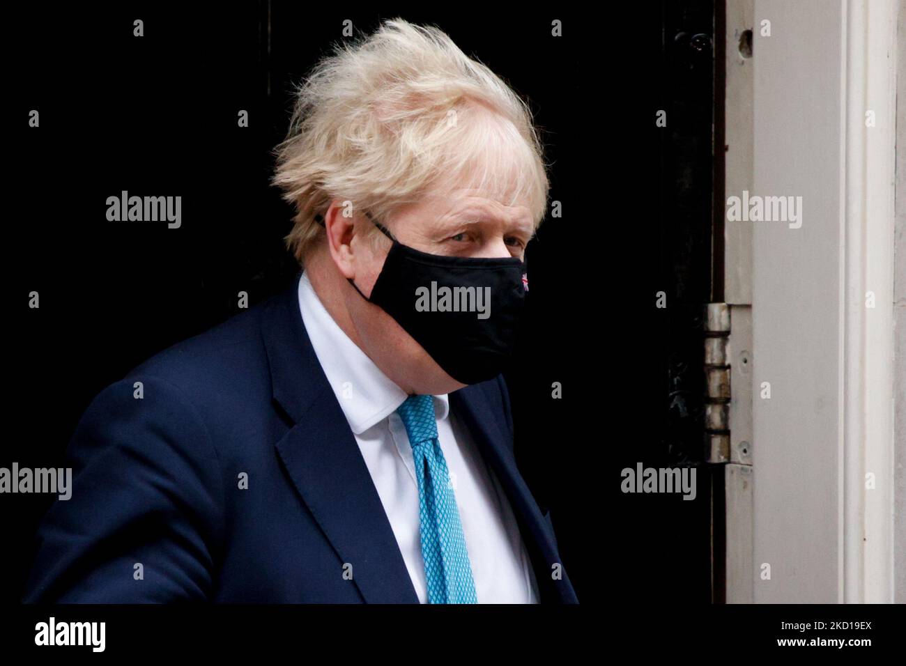 Der britische Premierminister Boris Johnson verlässt die Downing Street 10, um am 26. Januar 2022 seinen wöchentlichen Auftritt im britischen Unterhaus in London, England, zu haben. (Foto von David Cliff/NurPhoto) Stockfoto