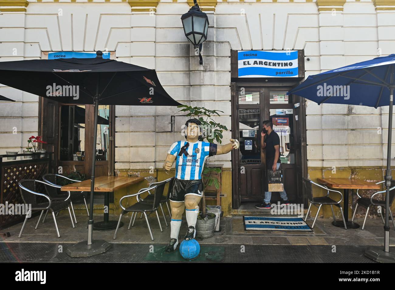 Statue von Diego Maradona vor dem Grillrestaurant „El Argentino“ im Zentrum von San Cristobal de las Casas. Am Dienstag, den 25. Januar 2022, in San Cristobal de las Casas, Chiapas, Mexiko. (Foto von Artur Widak/NurPhoto) Stockfoto