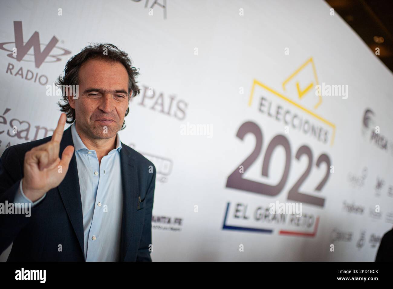 Federico Gutierrez, Präsidentschaftskandidat des politischen Bündnisses „Equipo por Colombia“ während der PRISA Medios, steht vor einer Präsidentschaftsdebatte, die am 27. Januar 2022 im Internet-Radio in Bogota, Kolumbien, übertragen wurde. (Foto von Sebastian Barros/NurPhoto) Stockfoto