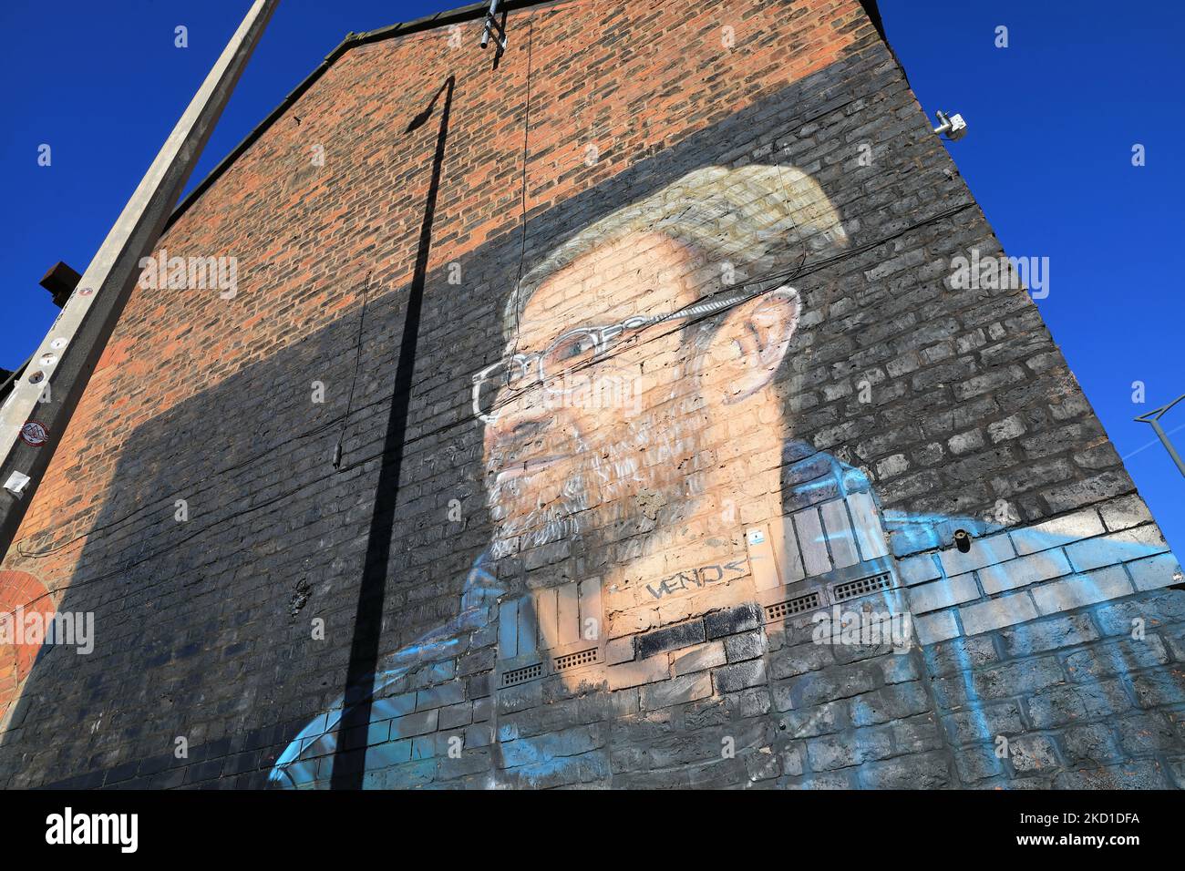 Wandgemälde von Jürgen Klopp, Manager des FC Liverpool, gemalt vom französischen Straßenkünstler AKSE P19, an der Jordan Street, im Baltischen Dreieck, Großbritannien Stockfoto