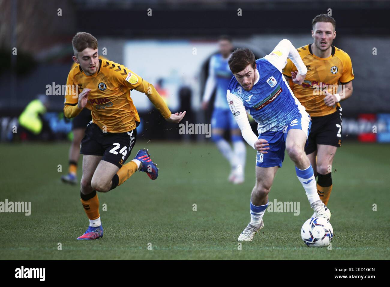 Luke James von Barrow AFC im Bild mit dem Ball während des Sky Bet League 2-Spiels zwischen Newport County und Barrow bei der Rodney Parade, Newport am Samstag, 29.. Januar 2022. (Foto von Kieran Riley/MI News/NurPhoto) Stockfoto