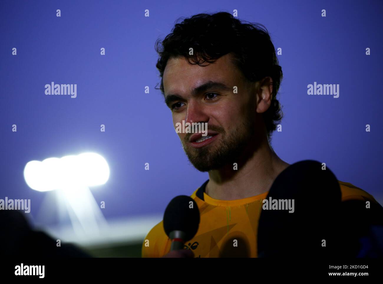 Dominic Telford aus Newport County spricht während des Sky Bet League 2-Spiels zwischen Newport County und Barrow bei der Rodney Parade in Newport am Samstag, dem 29.. Januar 2022, zu Vollzeit mit den Medien. (Foto von Kieran Riley/MI News/NurPhoto) Stockfoto