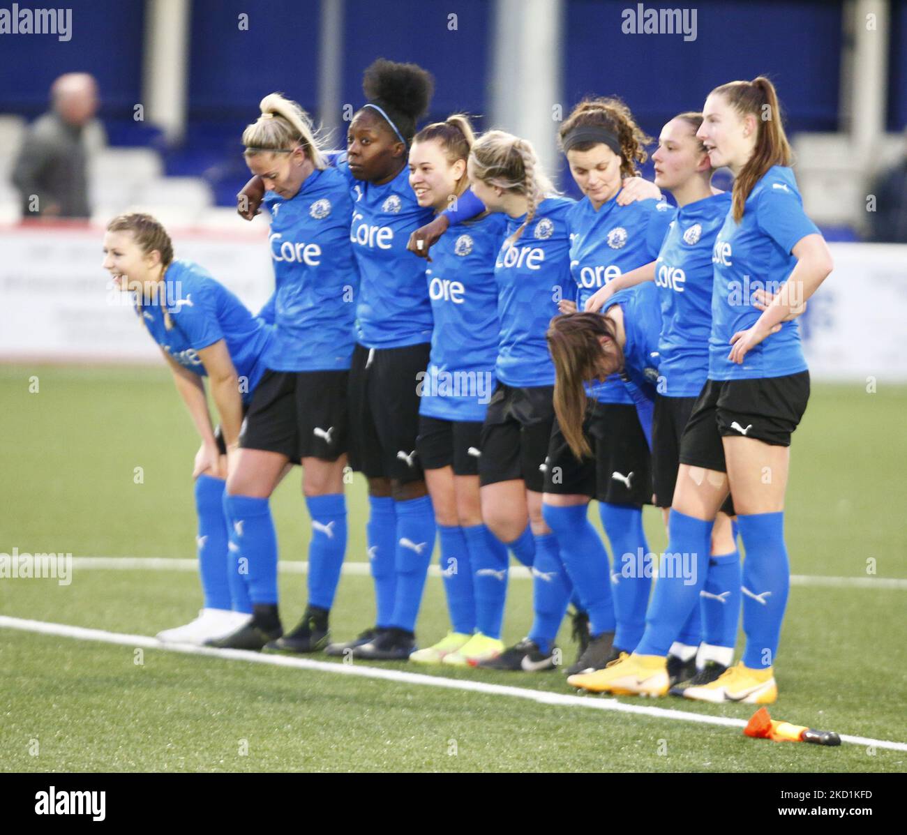 Frauen in der Stadt Billericay warten darauf, während der vierten Runde des FA Women's FA Cup zwischen den Frauen in der Stadt Billericay und dem United WFC Coventry am 30.. Januar 2022 im New Lodge Stadium in Billericay, Großbritannien, bestraft zu werden (Foto von Action Foto Sport/NurPhoto) Stockfoto