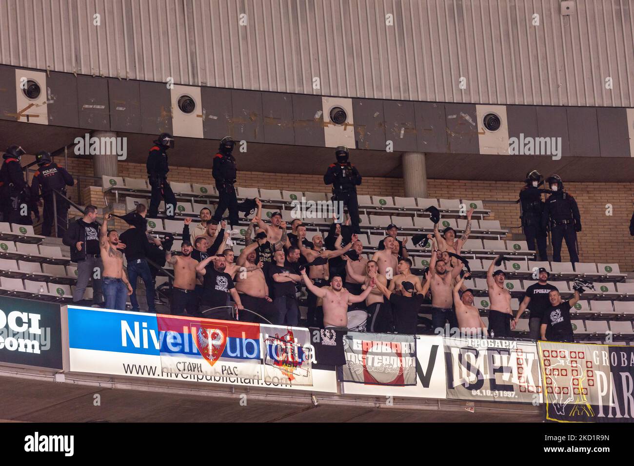 Die Träger von Partizan NIS Belgrade während des 7-tägigen Eurocup-Spiels zwischen Club Joventut Badalona und Partizan NIS Belgrade im Palau Olimpic de Badalona in Barcelona. (Foto von DAX Images/NurPhoto) Stockfoto