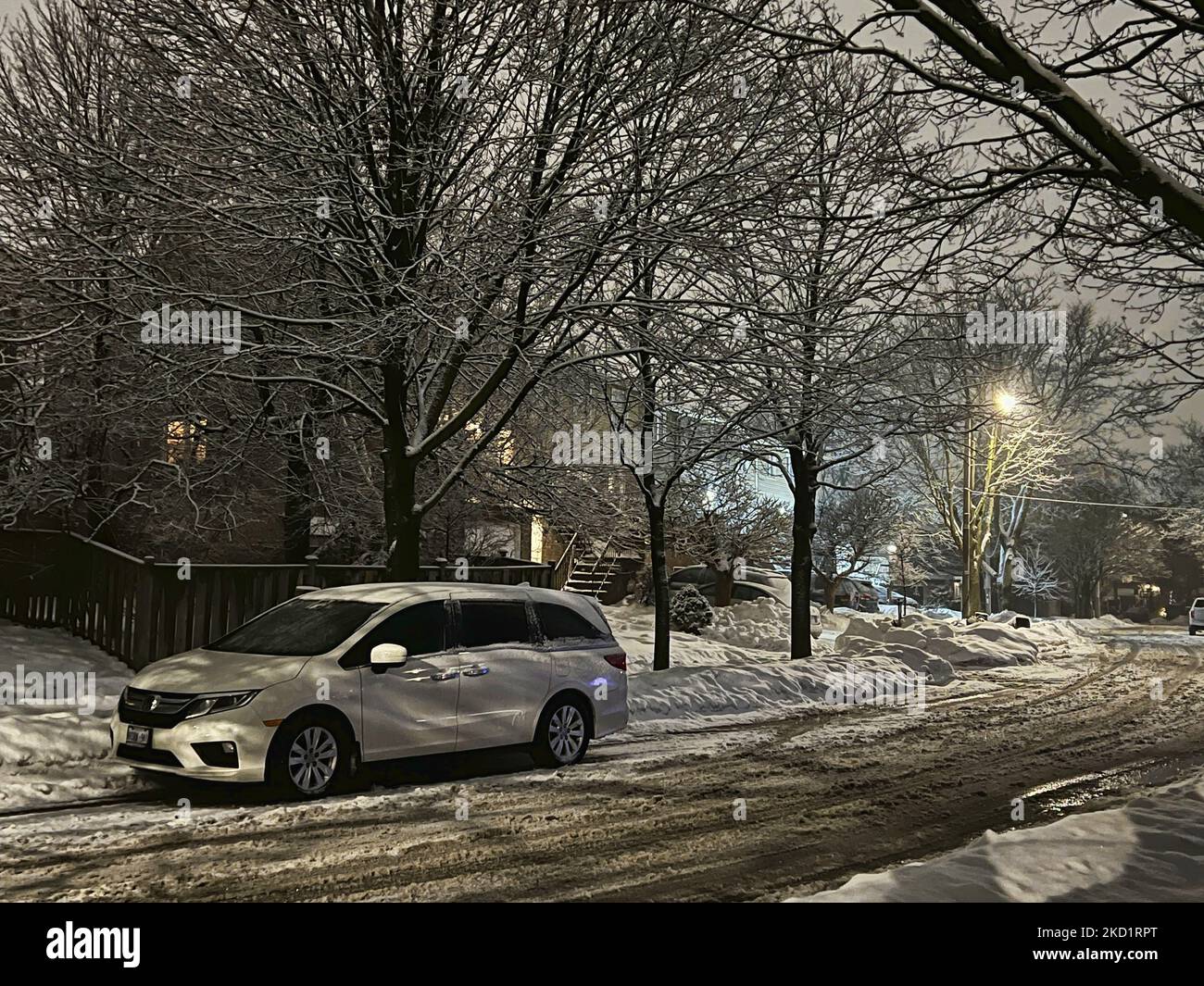 Am 02. Februar 2022 bedeckte der Schnee die Stadt Toronto, Ontario, Kanada. Es wird erwartet, dass der Sturm in den nächsten zwei Tagen zwischen 20-25 Zentimetern Schnee im Großraum Toronto fallen wird. (Foto von Creative Touch Imaging Ltd./NurPhoto) Stockfoto