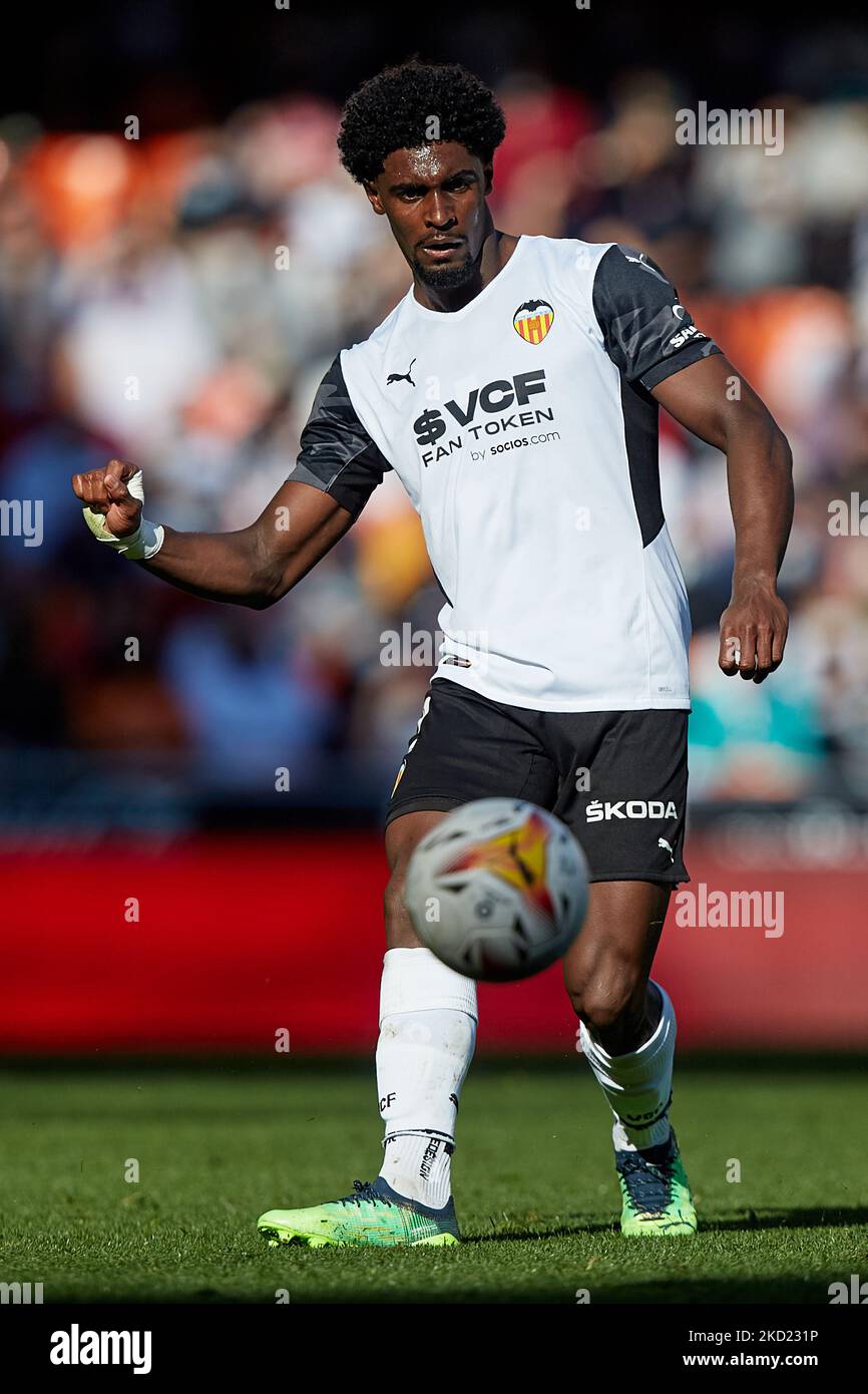 Thierry Rendall Correia von Valencia CF in Aktion beim Spiel La Liga Santander zwischen Valencia CF und Real Sociedad am 6. Februar 2022 im Mestalla-Stadion in Valencia, Spanien. (Foto von David Aliaga/NurPhoto) Stockfoto