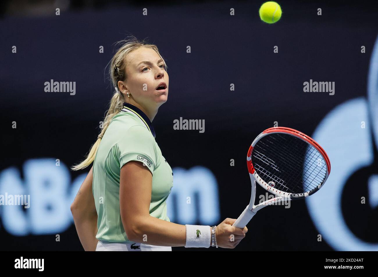 Anet Kontaveit aus Estland während des Einzelspiel der Frauen Runde 32 des WTA 500 St. Petersburg Ladies Trophy 2022 International Tennis Tournament gegen Jil Teichmann aus der Schweiz am 7. Februar 2022 in der Sibur Arena in Sankt Petersburg, Russland. (Foto von Mike Kireev/NurPhoto) Stockfoto