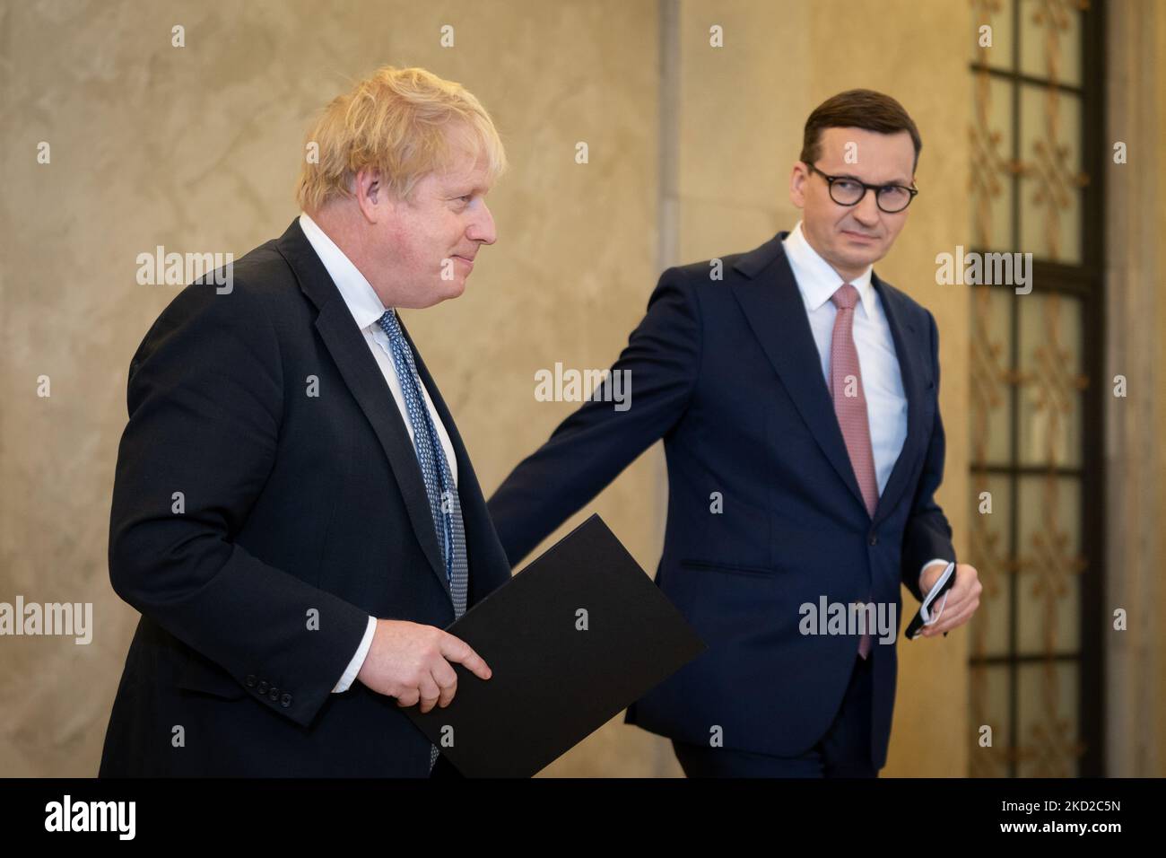 Der britische Premierminister Boris Johnson trifft sich am 10. Februar 2022 in Warschau mit dem polnischen Premierminister Mateusz Morawiecki. (Foto von Mateusz Wlodarczyk/NurPhoto) Stockfoto