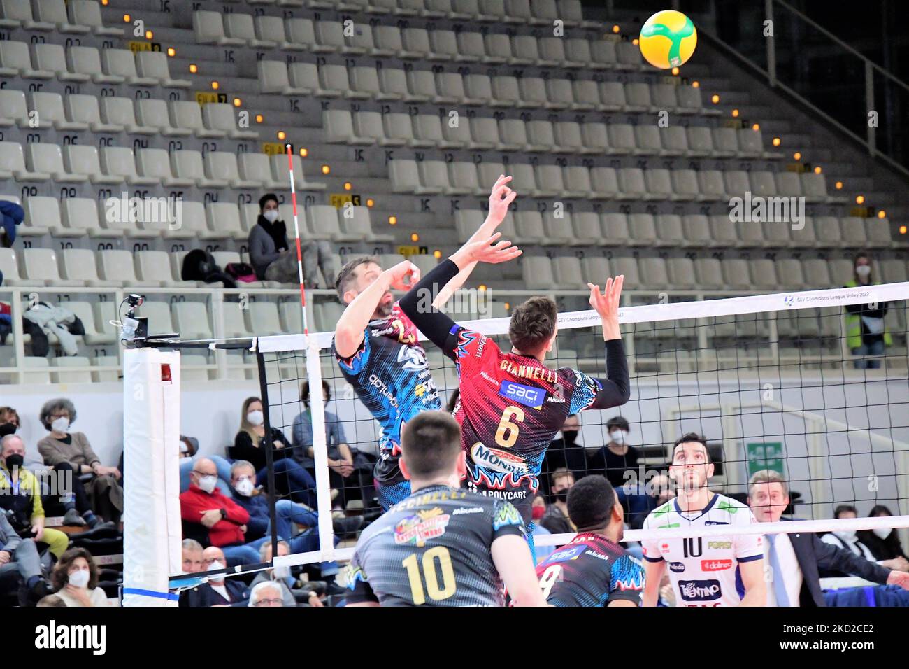 Simone Giannelli Stefano Mengozzi (Sir Sicoma Monini Perugia) beim CEV Champions League-Volleyballspiel ITAS Trentino gegen Sir Sicoma Monini Perugia am 10. Februar 2022 in der BLM Group Arena in Trient, Italien (Foto: Lorena Bonapace/LiveMedia/NurPhoto) Stockfoto