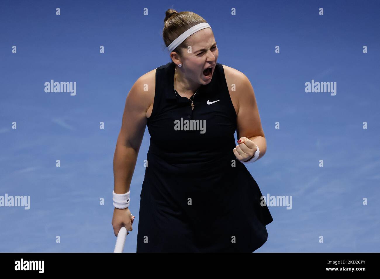 Jelena Ostapenko aus Lettland feiert am 11. Februar 2022 in der Sibur Arena in Sankt Petersburg, Russland, das Viertelfinale des WTA 500 St. Petersburg Ladies Trophy 2022 International Tennis Tournament gegen Aliaksandra Sasnovich aus Weißrussland. (Foto von Mike Kireev/NurPhoto) Stockfoto