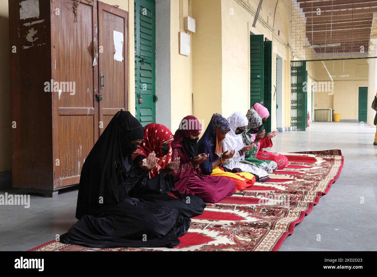 Muslimische Studenten an einer Hijab-a-Alia-Universität in Kalkata, Indien, 11. Februar 2022. (Foto von Debajyoti Chakraborty/NurPhoto) Stockfoto