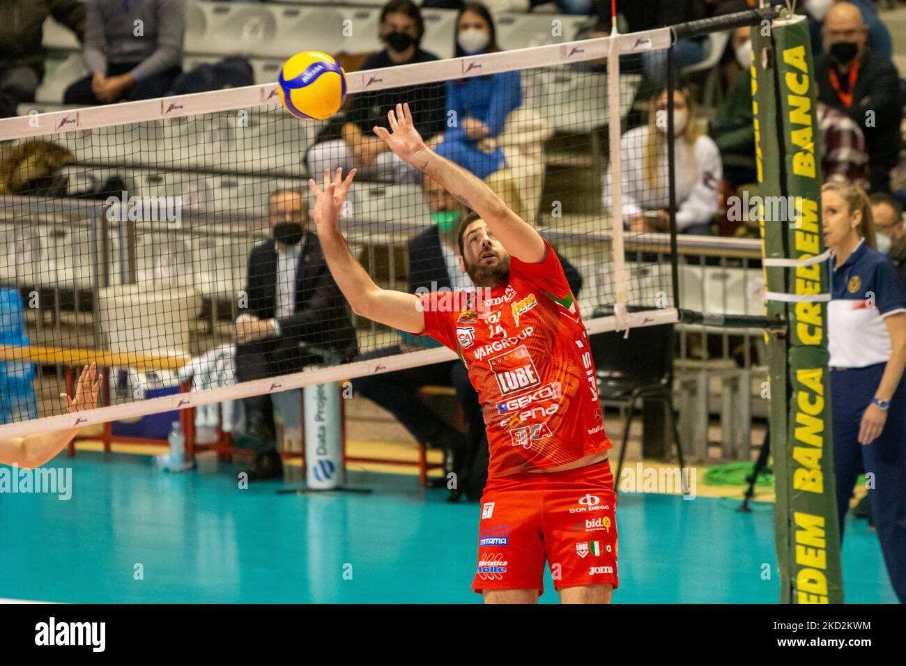 De Cecco (Lube) spielt während der Volleyball Italienischen Serie A Männer Superliga Meisterschaft Consar Ravenna gegen Cucine Lube Civitanova am 13. Februar 2022 im Pala De Andre in Ravenna, Italien (Foto von Daniele Ricci/LiveMedia/NurPhoto) Stockfoto