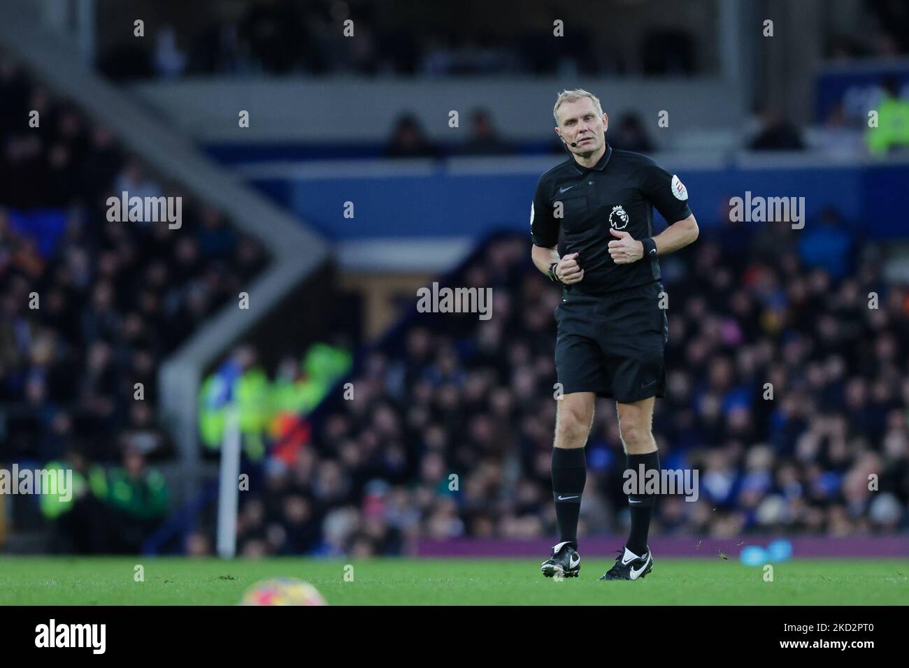 Graham Scott, der Schiedsrichter, während des Premier League-Spiels zwischen Everton und Leeds United im Goodison Park, Liverpool, am Samstag, den 12.. Februar 2022. (Foto von Pat Scaasi/MI News/NurPhoto) Stockfoto