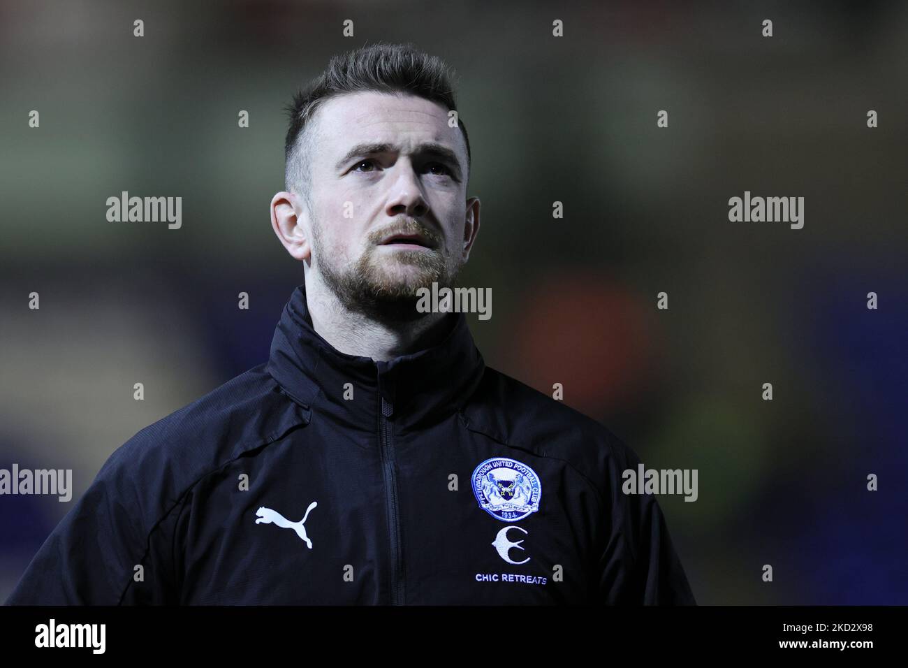 Jack Marriott von Peterborough United erwärmt sich am Mittwoch, den 16.. Februar 2022, vor dem Sky Bet Championship-Spiel zwischen Peterborough United und Reading im Weston Homes Stadium, Peterborough. (Foto von James Holyoak/MI News/NurPhoto) Stockfoto