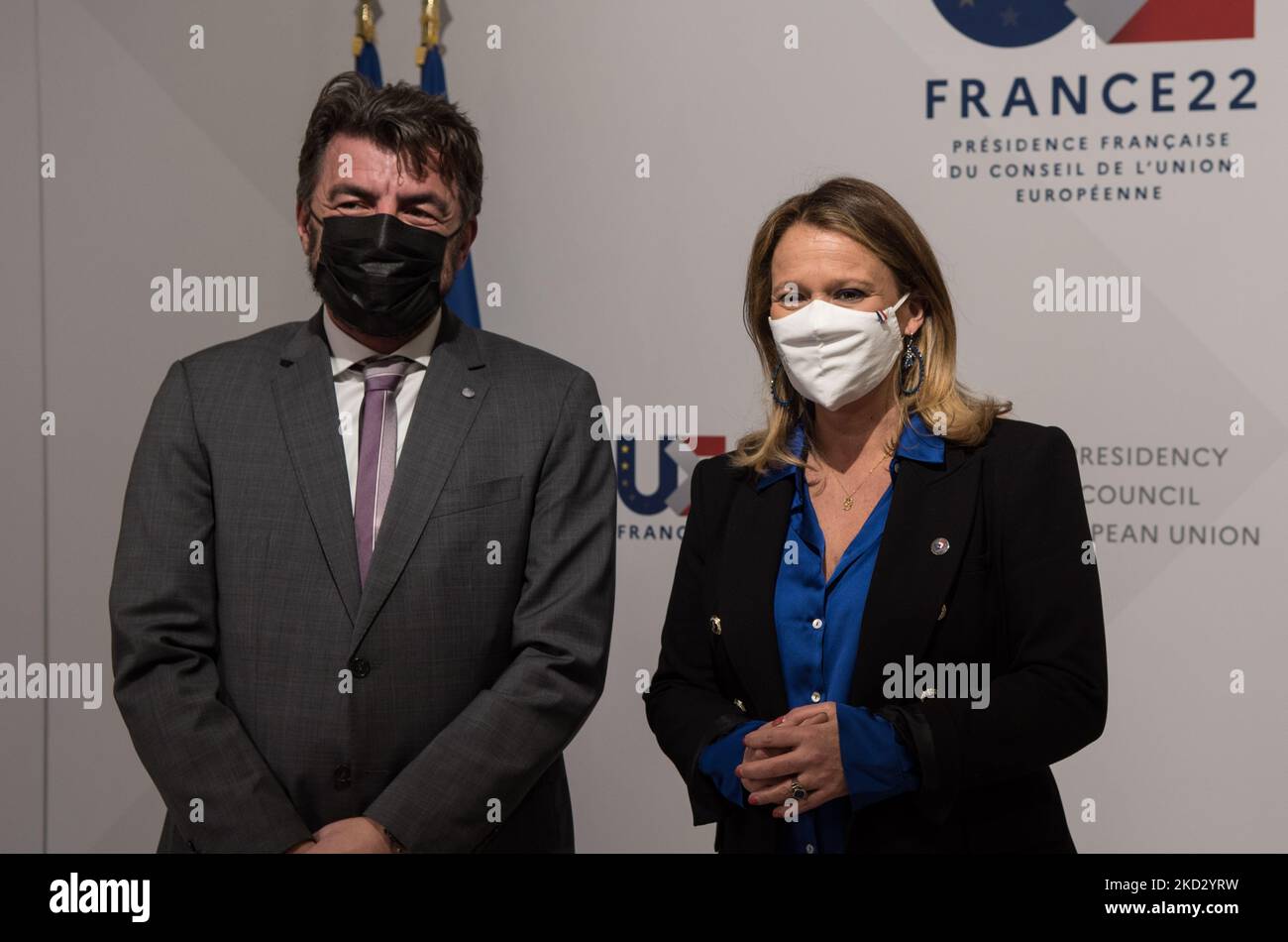 Dragan Jely, kroatische Staatssekretärin im Arbeitsministerium, wurde am 17. Februar 2022 von der stellvertretenden Wirtschaftsministerin Olivia Gregoire im Ministerium für Wirtschaft und Finanzen in Bercy, Paris, empfangen. (Foto von Andrea Savorani Neri/NurPhoto) Stockfoto