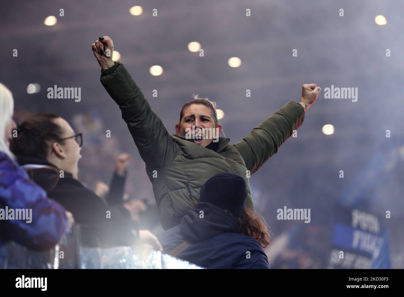 Atalanta BC-Fan feiert während des Europa-League-Fußballspiels Atalanta BC gegen Olympiakos am 17. Februar 2022 im Gewiss-Stadion in Bergamo, Italien (Foto: Francesco Scaccianoce/LiveMedia/NurPhoto) Stockfoto