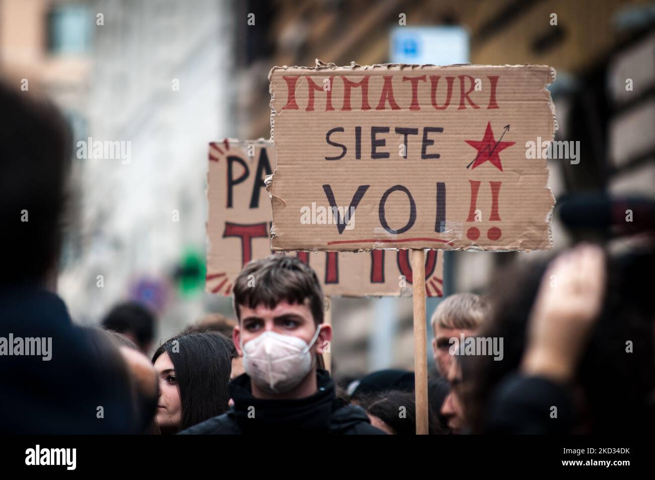 Studenten protestieren am 18. Februar 2022 in Rom, Italien. Studenten gingen in rund 40 italienischen Städten auf die Straße, um zu protestieren, nachdem zwei Jugendliche bei zwei verschiedenen Zwischenfällen während eines Ausbildungspraktikums starben (Foto: Andrea Ronchini/NurPhoto) Stockfoto