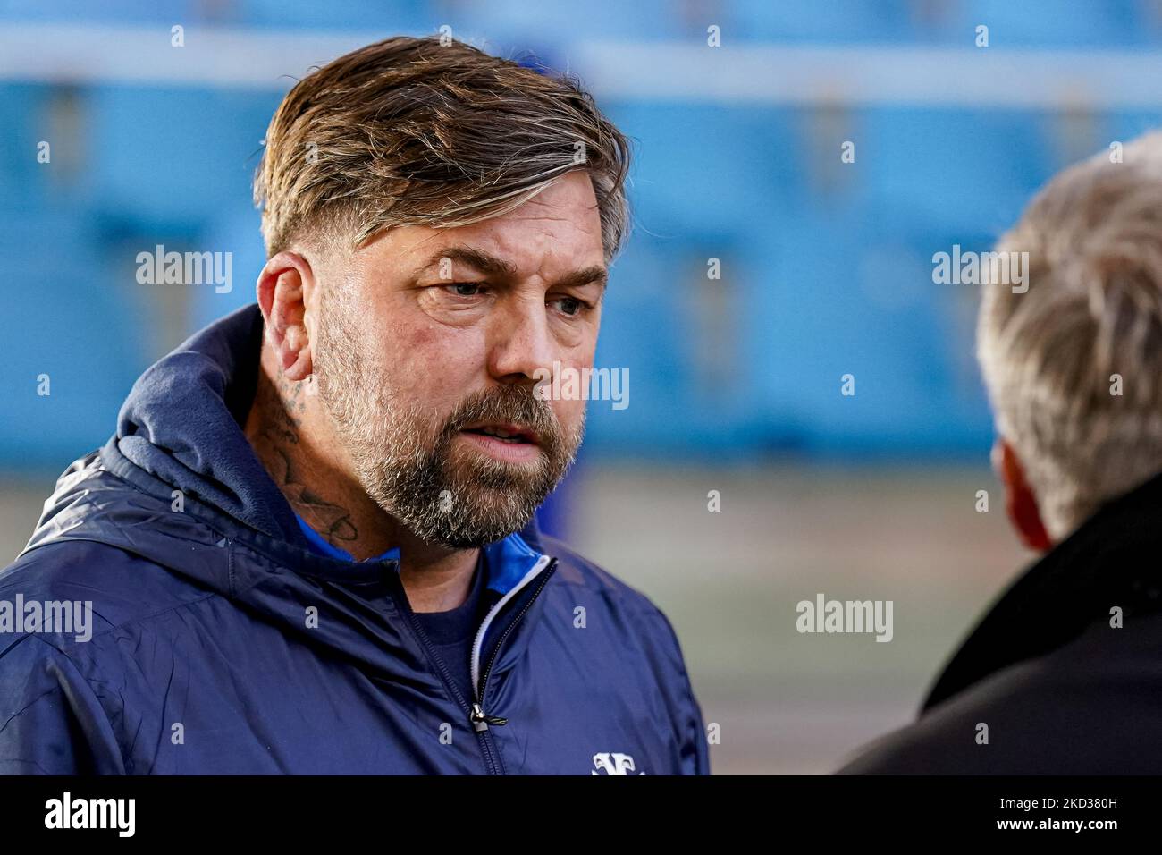 ARNHEM, NIEDERLANDE - 5. NOVEMBER: Assistenztrainer Theo Janssen von Vitesse während des niederländischen Eredivisie-Spiels zwischen Vitesse und Sparta Rotterdam am 5. November 2022 in Arnhem, Niederlande (Foto: Rene Nijhuis/Orange Picts) Stockfoto