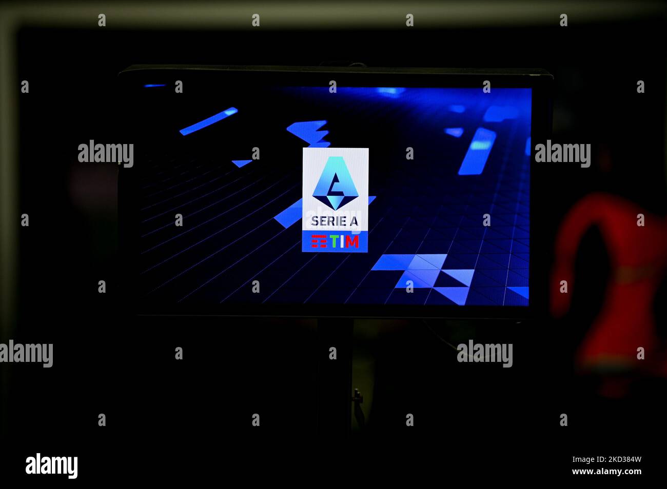 Der VAR-Monitor während des spiels der italienischen Fußball-Serie A Udinese Calcio gegen SS Lazio am 20. Februar 2022 im Stadion Friuli - Dacia Arena in Udine, Italien (Foto: Ettore Griffoni/LiveMedia/NurPhoto) Stockfoto