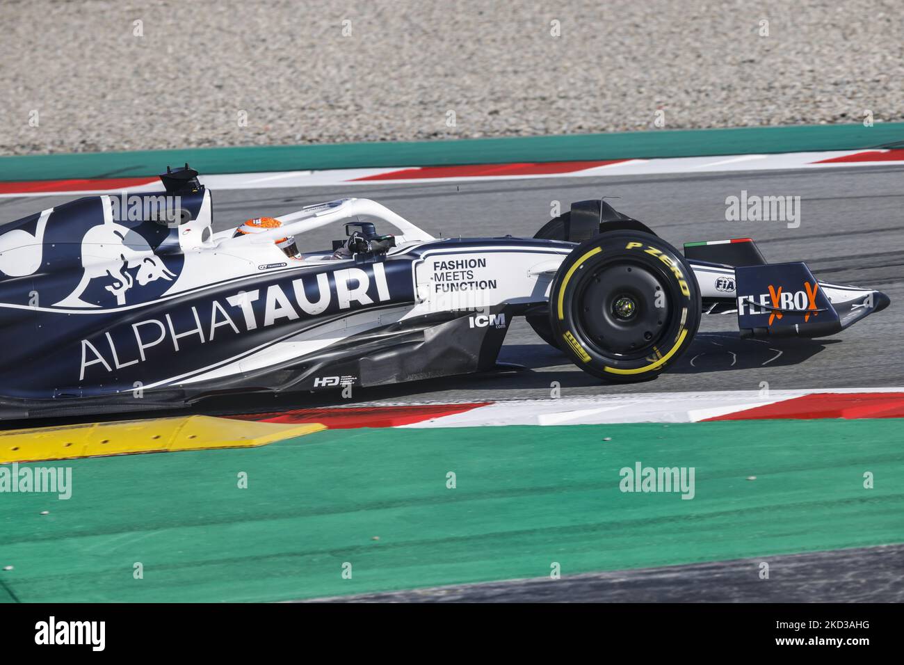 22 Yuki Tsunoda, Scuderia AlphaTauri, AT03, Aktion während der Formel-1-Wintertests auf dem Circuit de Barcelona - Catalunya am 23. Februar 2022 in Barcelona, Spanien. (Foto von Xavier Bonilla/NurPhoto) Stockfoto