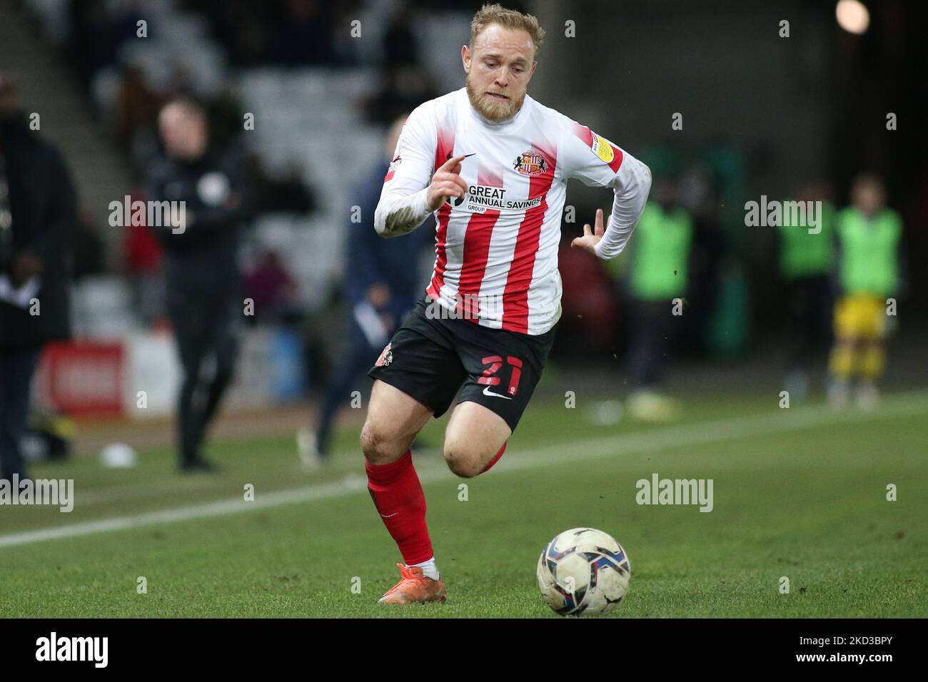 Alex Pritchard von Sunderland läuft mit dem Ball während des Sky Bet League 1-Spiels zwischen Sunderland und Burton Albion am Dienstag, den 22.. Februar 2022 im Stadium of Light, Sunderland. (Foto von Michael Driver/MI News/NurPhoto) Stockfoto