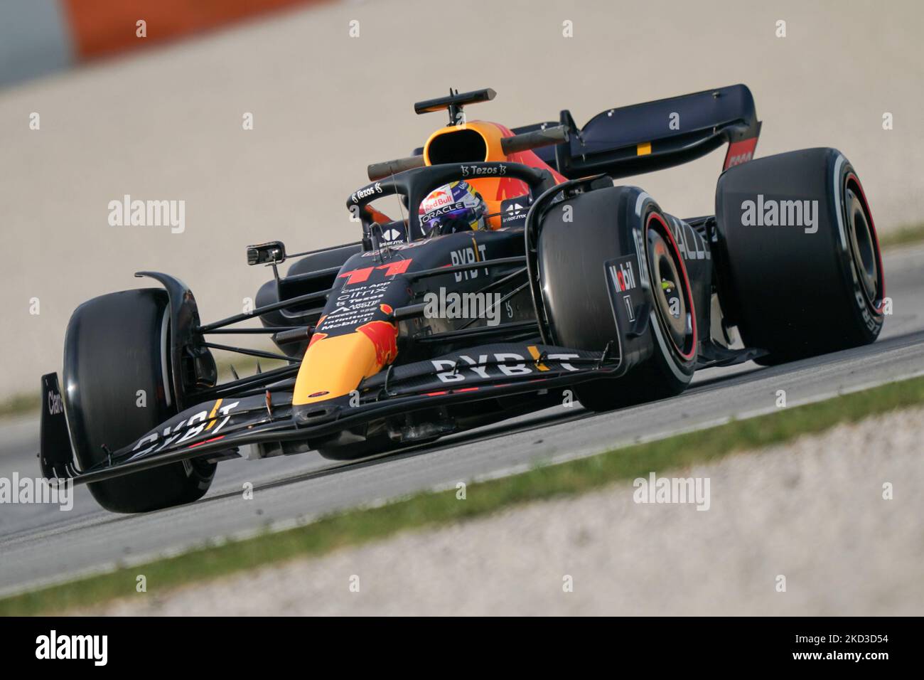 Sergio Perez aus Mexiko fährt den (11) Oracle Red Bull Racing RB18 Red Bull RBPTH001 während der F1 Winter-Testtage vom 23. Bis 25. Februar 2022 in Barcelona, Spanien. Während der F1 Winter-Testtage vom 23. Bis 25. Februar 2022 in Barcelona, Spanien. (Foto von Alessio Morgese/NurPhoto) Stockfoto