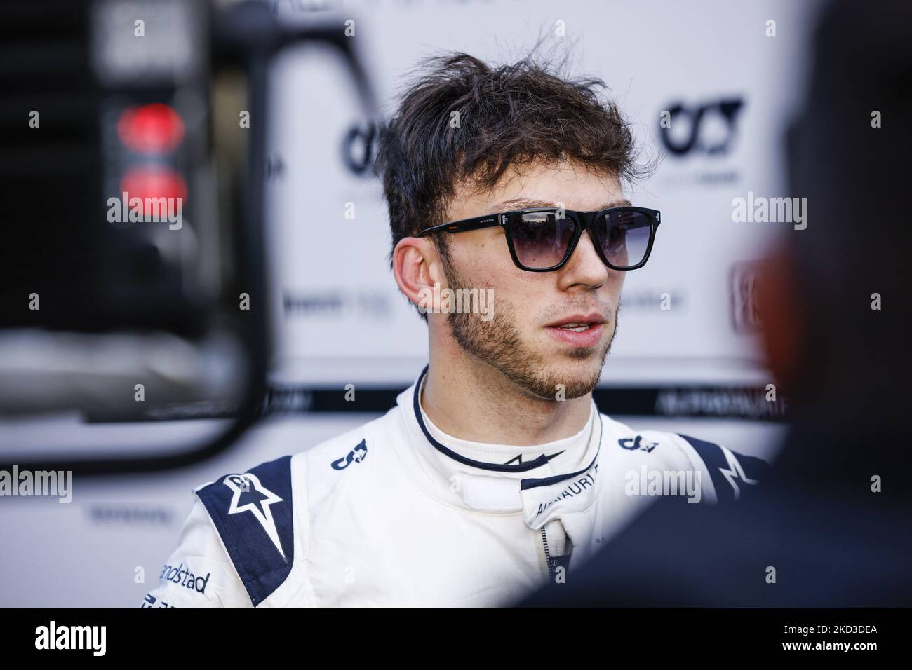 Pierre Gasly, Scuderia AlphaTauri, Portrait während der Formel 1 Wintertests auf dem Circuit de Barcelona - Catalunya am 24. Februar 2022 in Barcelona, Spanien. (Foto von Xavier Bonilla/NurPhoto) Stockfoto